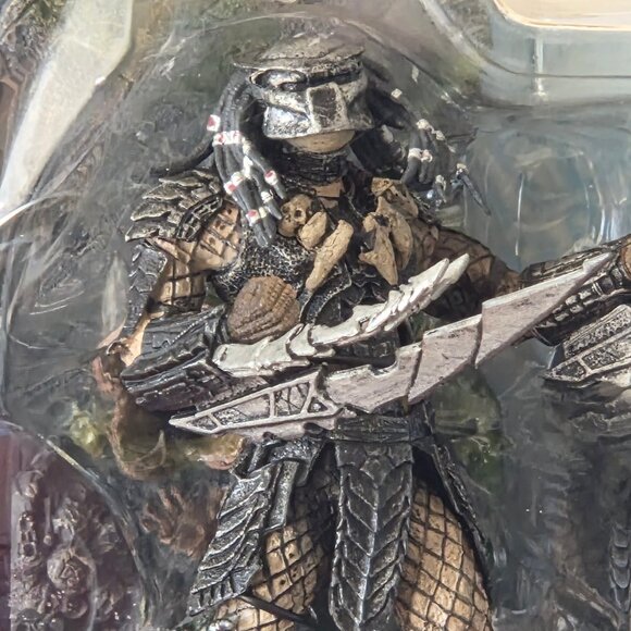 2005 ALIEN VS PREDATOR ACTION FIGURES, COMPLETE SET, MINT IN THE BOX!!! - Picture 10 of 10